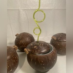 4 Coconut mugs with set of straws